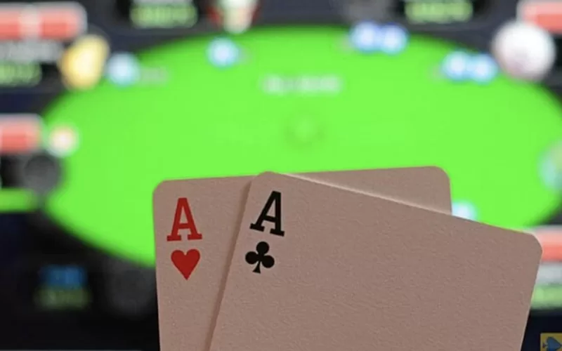 Tập trung chơi poker online và sẵn sàng Fold ngay cả khi cầm AA.